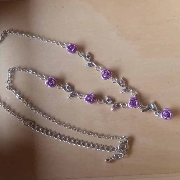 Beautiful purple rose‎ necklace - Picture 1 of 3